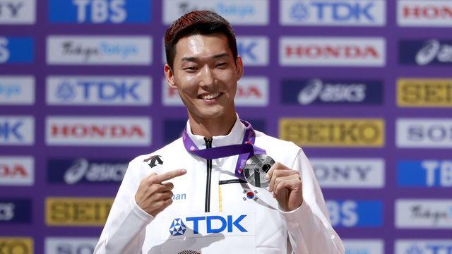 우상혁, 시상식에서 미소…