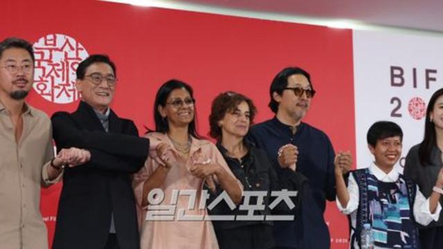 [30th BIFF] “편견 없는 심사 약속”…나홍진→한효주, 첫 경쟁 심사 시작 [종합]