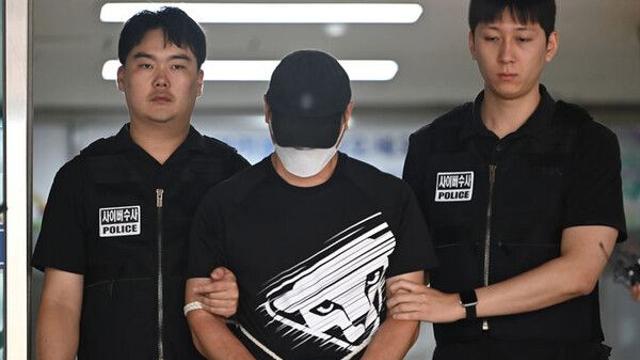 'KT 소액결제 사건' 중국인 2명 모두 구속…