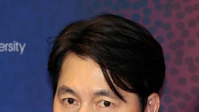 수염 기르고 수척…정우성, 혼외자 논란 1년만
