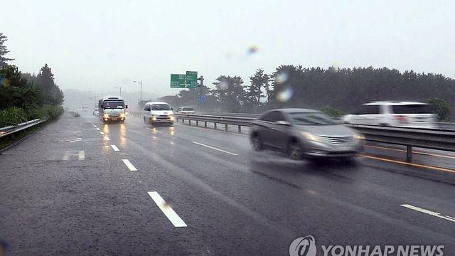 충북 흐리고 비…낮 최고기온 26도