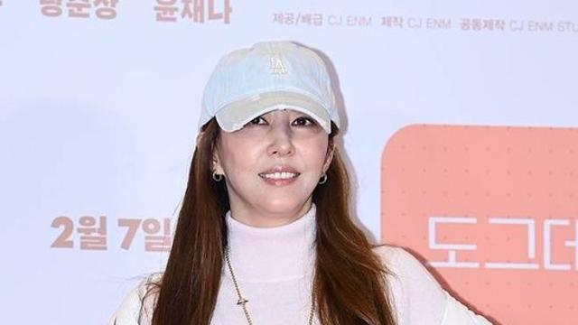김완선, 1인 기획사 미등록 운영 확인 