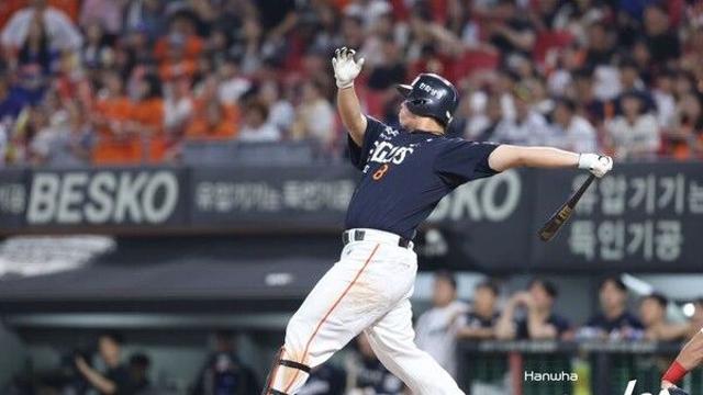 '노시환 시즌 32호포' 한화, KIA 잡고 PO행 티켓 확보…4연승