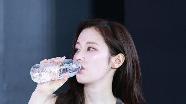 [NC포토] 전종서, 물 마시는 모습도 화보 (제30회 부산국제영화제)