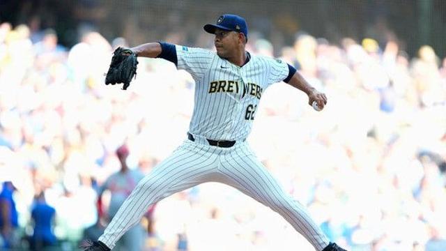MLB 승률 1위 밀워키, 가을야구 앞두고 악재…선발 킨타나 부상 이탈