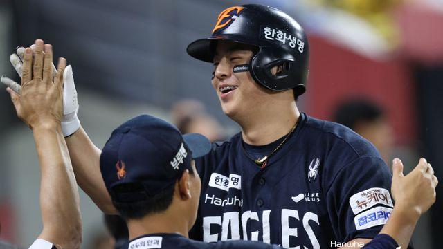 '이글스 4번타자' 노시환 또 쳤다! KIA 상대 3G 연속 홈런 '쾅쾅쾅' [광주 라이브]