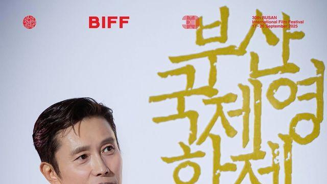 부국제 개막식 레드카펫 위에 선 스타들