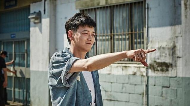강동원도 터졌다…1인 기획사 미등록 