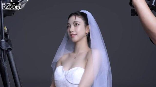 에스파 카리나, 화려한 웨딩드레스 