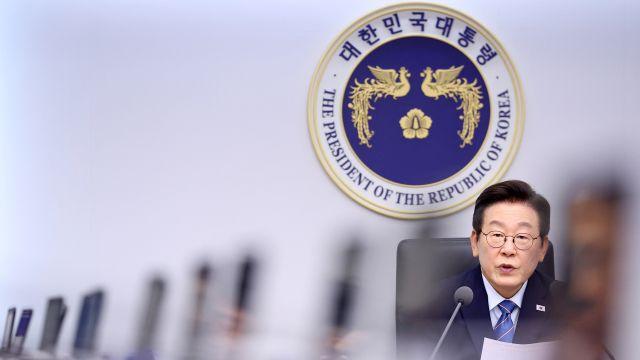 '차별받는다'는 20대 여성·남성에  李대통령