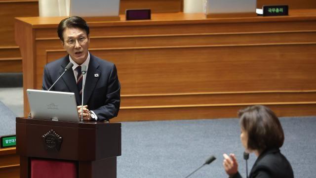 金총리, '개헌시 李대통령엔 4년 연임제 미적용' 질문에 
