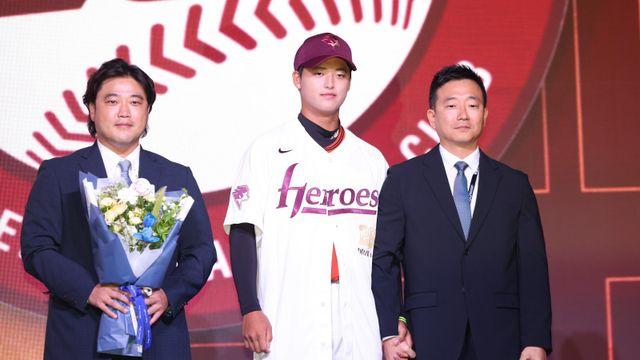 [SD 비하인드 베이스볼] 캠프 점심시간 짬내 아들 경기 생중계 보던 ‘준현이 아빠’…박석민은 아들에게 이만큼 진심이었다