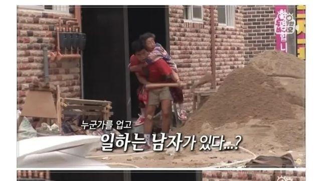 [스압] 4년 동안 공사현장에 어머니 모시고 일한 아들의 사연,,