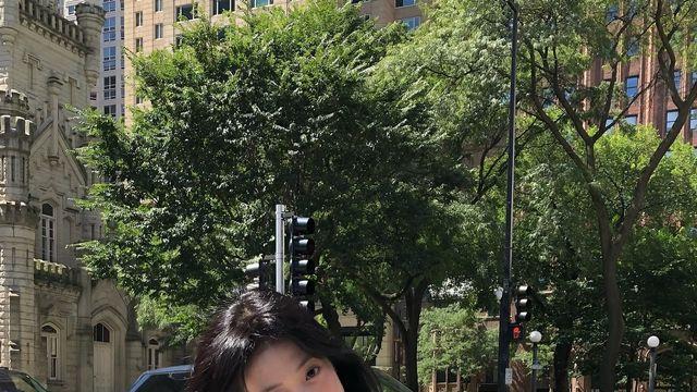 ‘묘한 중독성’ 베이비몬스터 보컬 아현, 무심한 듯 감각적인 여름 데일리룩으로 시선 올킬