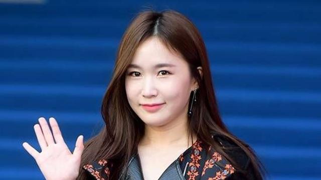 '자궁경부암 극복' 초아, 쌍둥이 성별은 '아들'…