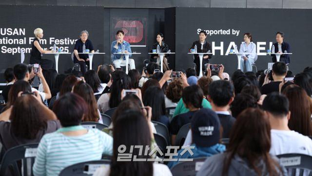 [30th BIFF] ‘어쩔수가없다’ 팀, 천만 공약 “게릴라 무대인사→코엑스 코스튬 댄스”