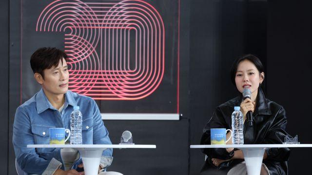 [30th BIFF] ‘어쩔수가없다’ 이병헌 “손예진, ‘♥이민정’ 절친…현빈과 부부 모임도”