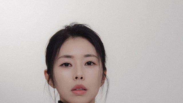 서동주, 블랙 터틀넥의 미니멀 시크 매력