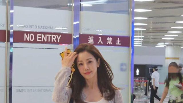 오나라, 51세 맞아? 공항 입국샷 ‘청순美 폭발’