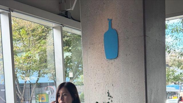 한채아, 카페에서 ‘민트 꾸안꾸’로 빼끈한 복부까지 포인트 업