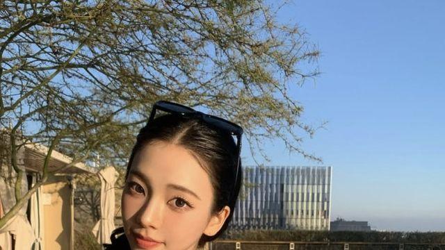 카리나, 군살 없는 탄탄 몸매+빛나는 미모…수영장서 뽐낸 청량 비주얼 [AI 포토컷]