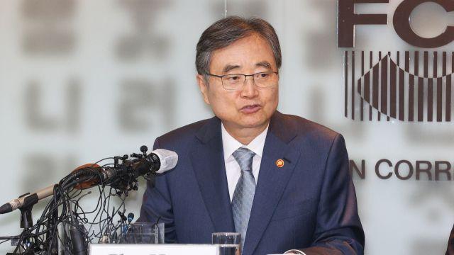 한국, 푸틴 에이펙 초청해놓고 입국하면 체포? 외교부 