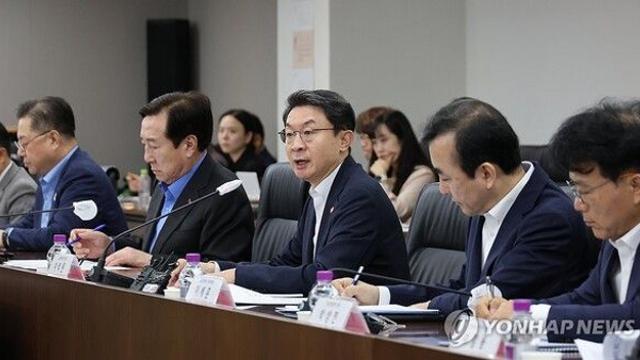 금융 규제 개편, 부동산 쏠림 해소 및 기업대출 확대 목표