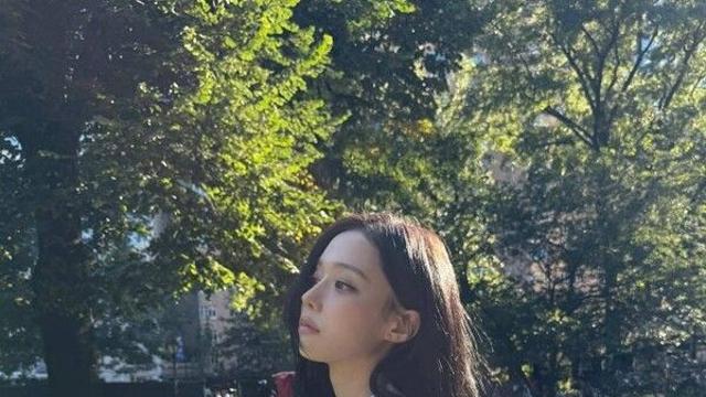에스파 윈터, 미국에서 ‘막 찍어도 화보’…시크한 분위기 뽐내