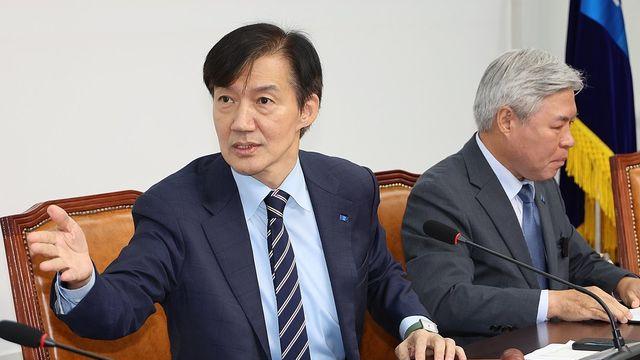 조국, '정치 지도자 선호도 1위'에 