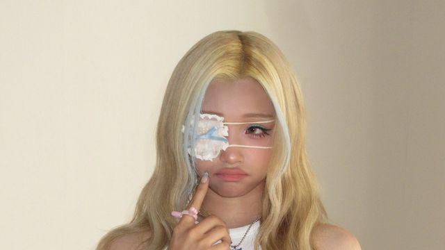 ‘배꼽이 쏘옥’ 유니스 젤리당카, 크롭탑으로 완성한 러블리 Y2K 무드