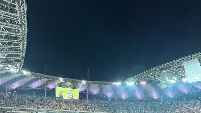 ‘골때리는 그녀들’ 데뷔 시은미, 화이트 티셔츠+데님스커트 입고 축구장 찾다