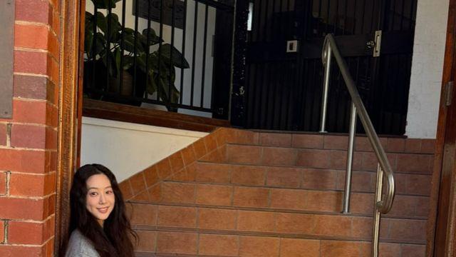 정려원이 선택한 그레이 니트, 올가을 주목해야 할 미니멀 무드