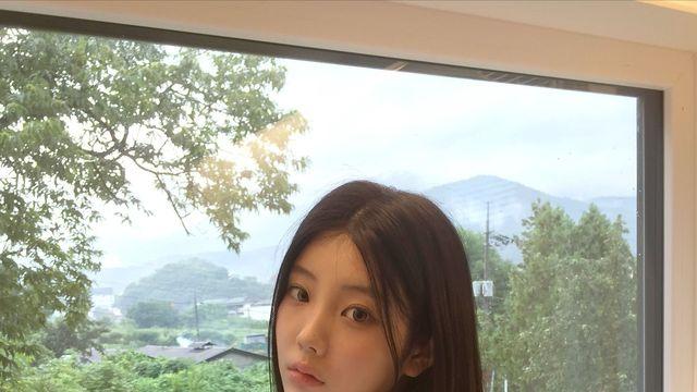 아일릿 원희, 청초한 화이트 원피스 자태… ‘인간 사슴’이라 불리는 이유