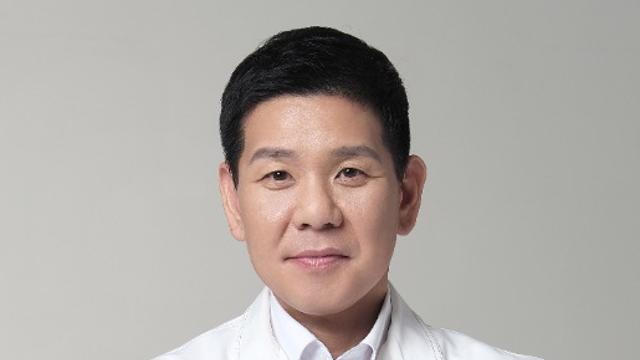 [칼럼] 스마트폰, 여드름을 부르는 숨은 주범?!