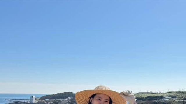 천우희, ‘성제연’ 감성 입은 오버롤 니트 스타일