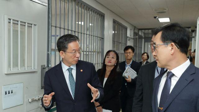 정성호 장관, 경기북부 출입국사무소·교도소 현장 점검