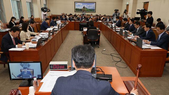 '근로자의 날'에서 '노동절'로…명칭 변경 법안 환노위 통과