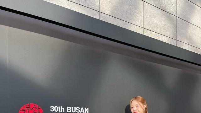 결혼 앞두고 더 예뻐진 방민아, 비늘 같은 자수로 물든 세이지 그린 드레스