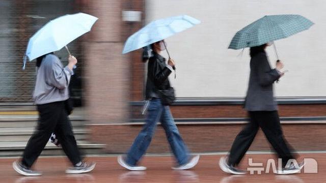전국 곳곳 가을비…새벽에 강한 비 집중[오늘날씨]