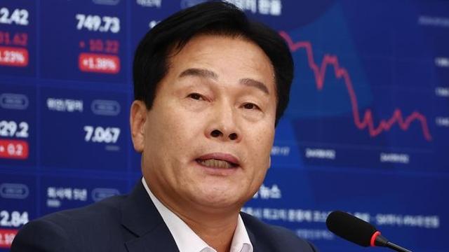 '200억 사기' 아들 징역 4년…민주당 주철현 