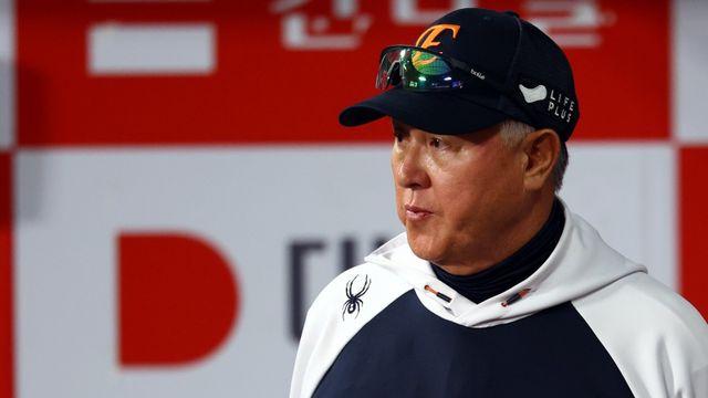 한화 김경문 감독, LG와 3연전에 나설 선발진 고민…“폰세가 던지는 것을 보고 조금 더 생각해보겠다”