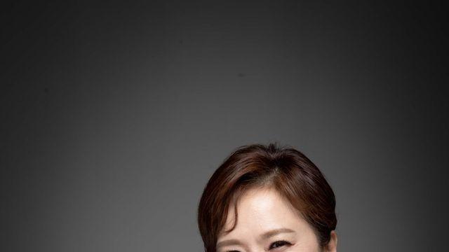국민 안내양 김정연, 구미 전통시장을 달구다... 추석맞이 ‘행복어울림마당’에서 1인 2역 활약