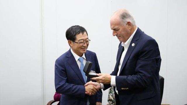 전쟁기념사업회 찾은 美 전직 의원단…