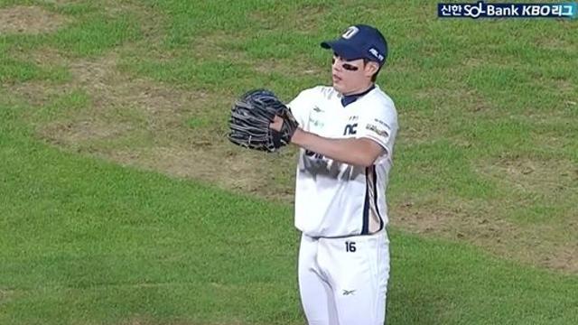 '2-18 대패' 뒤 롯데-NC 신경전 왜? 도태훈 '9회 야수 등판' 이유 있었는데…