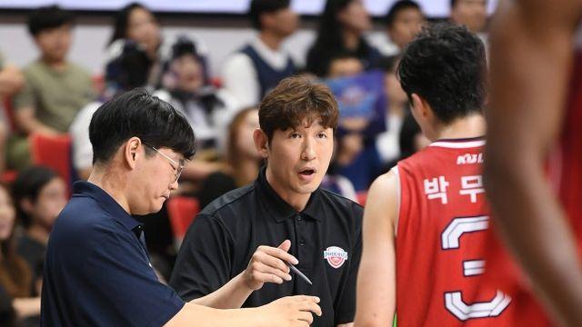 초보 감독 양동근, 현대모비스 사령탑 데뷔전서 '슈퍼팀' KCC 잡았다