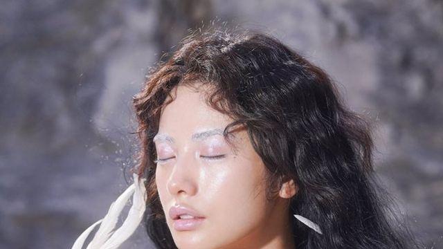 나나, 16년 내공 담은 ‘GOD’ 뮤비 비하인드 이미지 공개