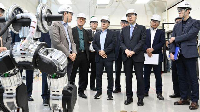 구윤철 부총리 ‘AI로 제조업 전환…2030년까지 40% 도입