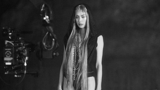 나나(NANA), 16년 내공 담았다··· 치열한 눈빛+신비로운 무드