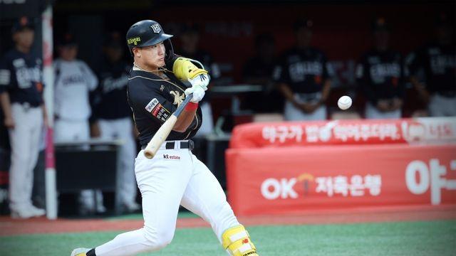 폰세 28G 만에 첫 패전, 신인왕 후보가 MVP 후보 잡았다…이강철 감독 
