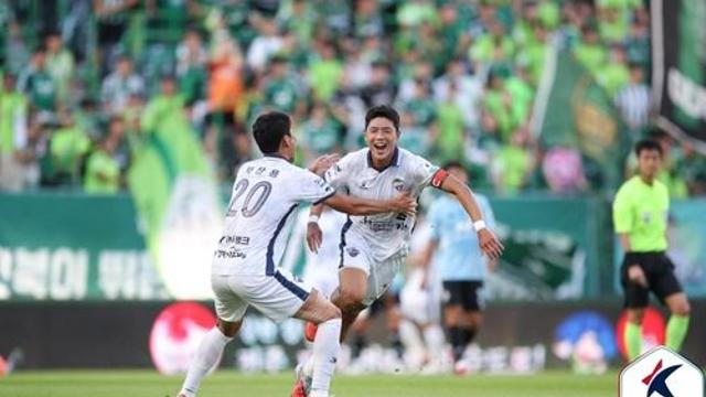 K리그1 김천, '조기 우승 꿈' 전북에 고춧가루…적진서 2-1 승리(종합2보)